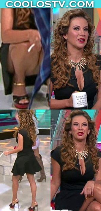 Ingrid-Coronado-Upskirt-Agachada-Minivestido-Plisado-vert